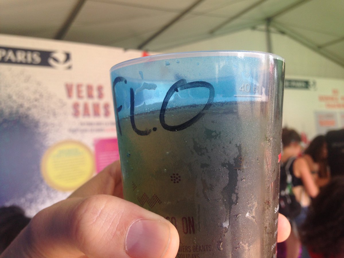 Alexandre_Mart_'s tweet photo. @Solidays : programme payant, pas d'infos sur le lieu, les verres déjà marqués au nom d un autre, 40cl la pintes... bravo !#solidays2017 https://t.co/KIducelQDV