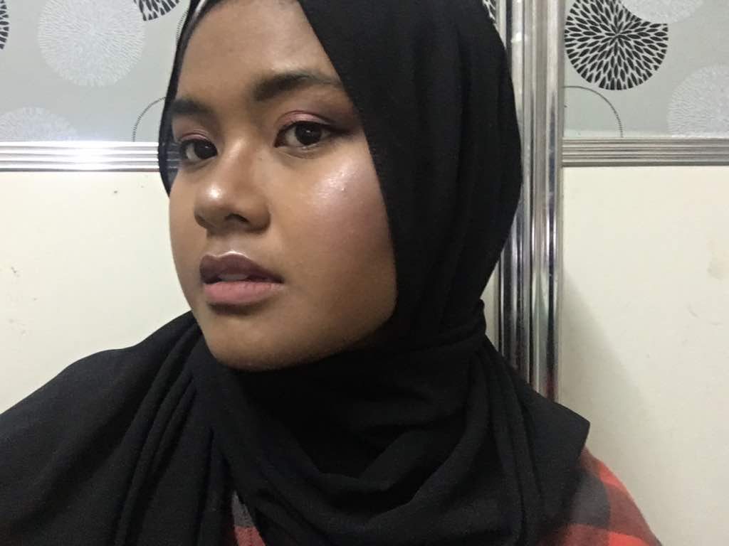 melaninsashimi's tweet photo. YO MY HIGHLIGHT IS BLINDING #rayamakeup @nishxnish @twt_makeupmy @RiceDollsMY @twt_kecantikan @Twt_MakeupTips https://t.co/RDw81s7KPg