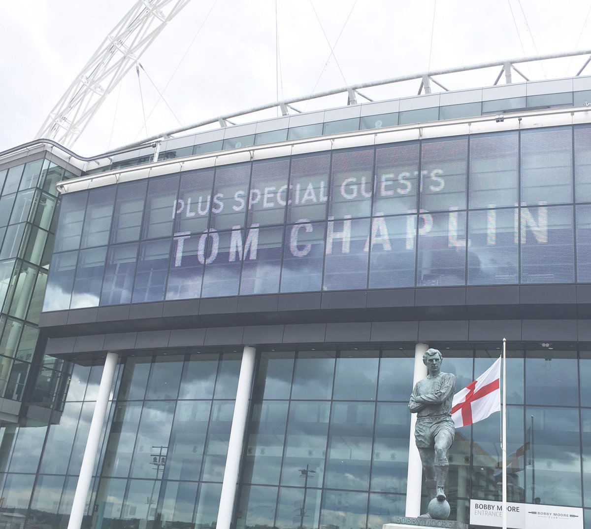 neilhunter26's tweet photo. Bring it on @tomchaplin - Sir Bobby expects.... https://t.co/MlT8so28ZI