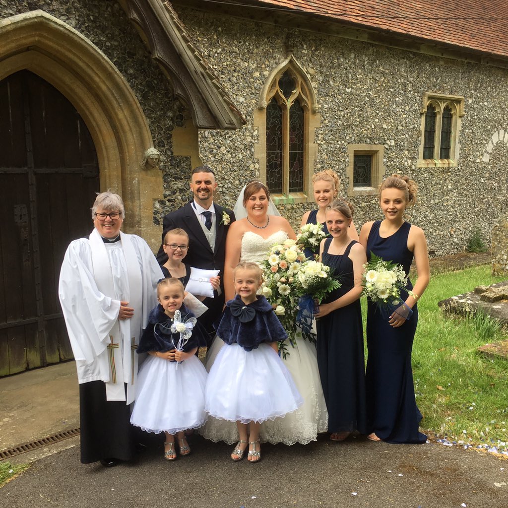 revlesleyjones's tweet photo. #First #MessyChurch #Wedding with Mr &amp; Mrs Beach-Martin &amp; #Family out at #StDunstan's Church Frinsted
@CanterburyDio  @BapTongeCEP 
@c_of_e https://t.co/FwdKyo498R