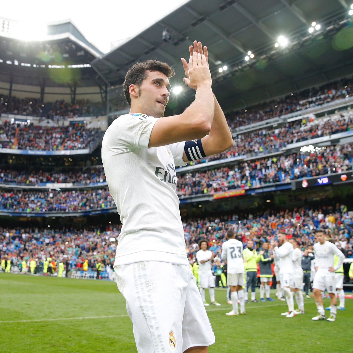 realmadriden's tweet photo. 💜⚽️👏 @aarbeloa17
Madridista heart, we are proud that you defended our badge and our shirt.

#RealMadrid https://t.co/psBjDbdmGH