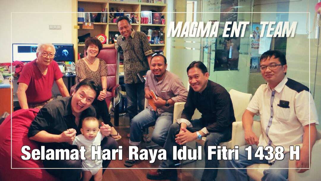 MAGMAEnt's tweet photo. Kami keluarga besar #MagMAent mengucapkan. Selamat Hari Raya Idul Fitri 1 Syawal 1438 H. Mohon maaf lahir batin. 😊🙏 https://t.co/aM7Go1ISIj