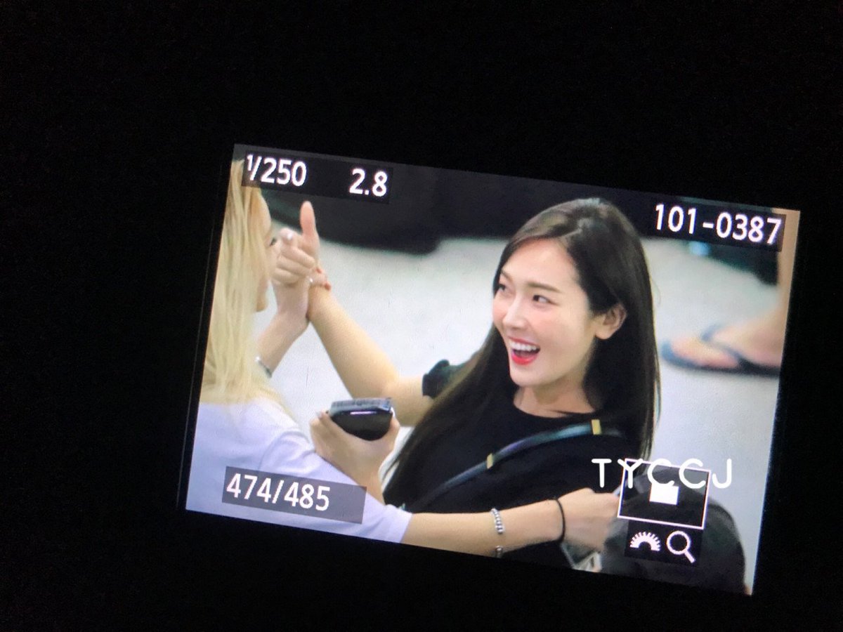 TYCCJ's tweet photo. 170624 Jessica @ Tan Son Nhat airport (Back to Korea). Goodbye our J ❤ https://t.co/6xZ8DGGGIH
