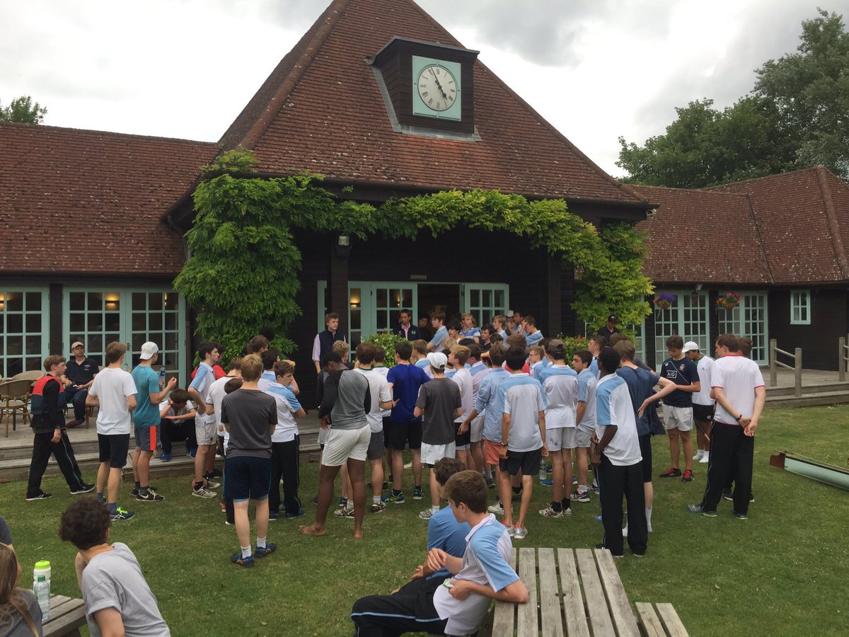 EtonRowing's tweet photo. ECY addresses the troops @QueensEyot. #InternalRowing https://t.co/4zkAuMhYjr