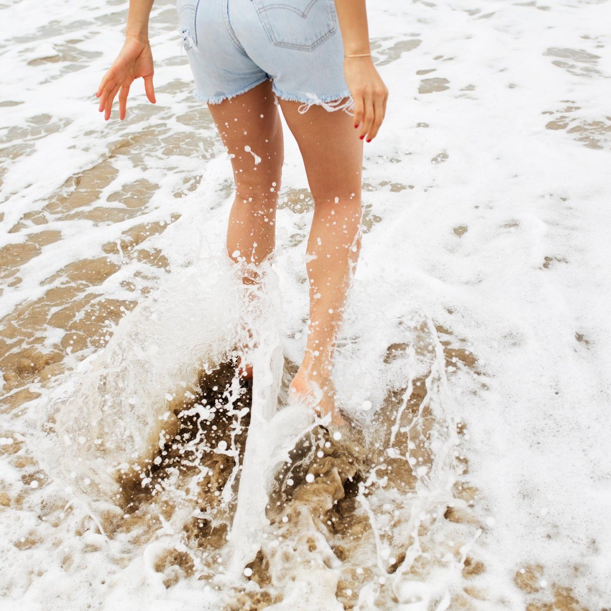 IslandVein's tweet photo. We're here to solve your varicose and spider vein issues this summer. As for the rest, try this helpful article: https://t.co/1hiamxmUkN https://t.co/kMdWLBNQBB