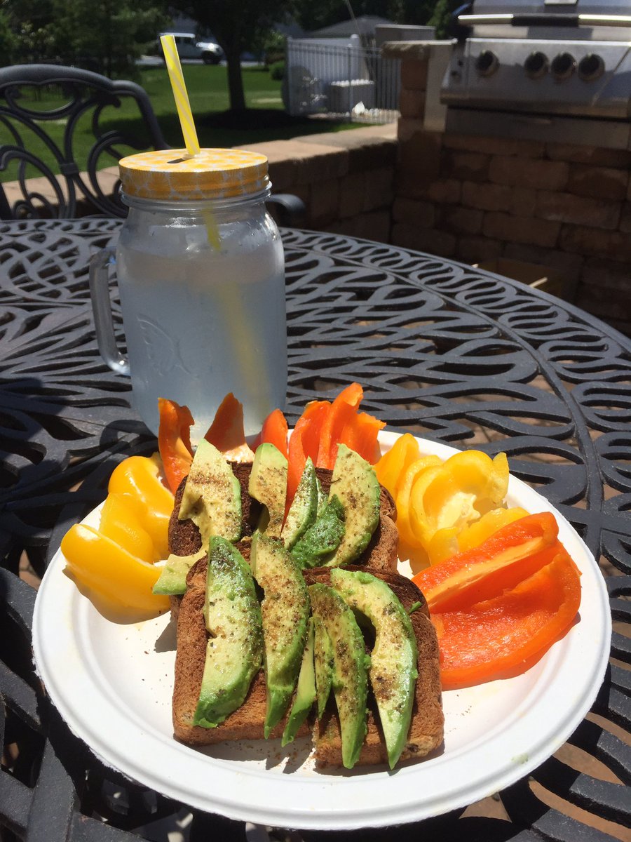 GJerrel's tweet photo. #lunch #foodie #vegan bell pepper is a good source of Vitamin E, which is known to play a key role in keeping skin &amp; hair looking youthful. https://t.co/UiMu1SUumv