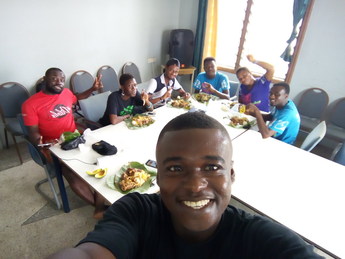 ayertey_victor's tweet photo. 2/2 The part of the #VoluConnect that can't be ruled out, we dine to nourish ourselves as we walk the digital talk @youngatheartgh @akyherb https://t.co/S92LD8mUI6