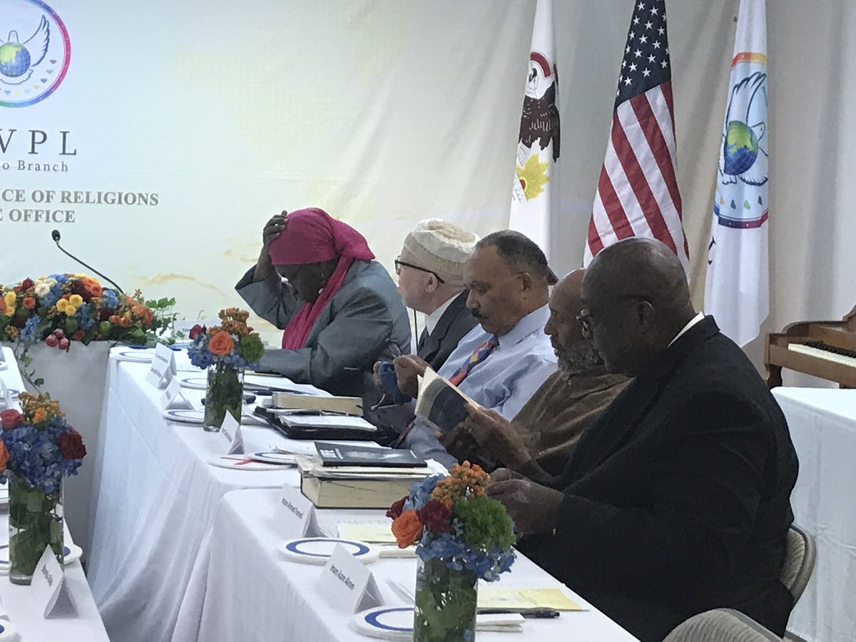 HWPL_Chicago's tweet photo. Getting ready for #Chicago #HWPL office dialogue! Participants study their #scriptures while waiting for the rest of the guests to arrive. https://t.co/fOhSCmLLG4