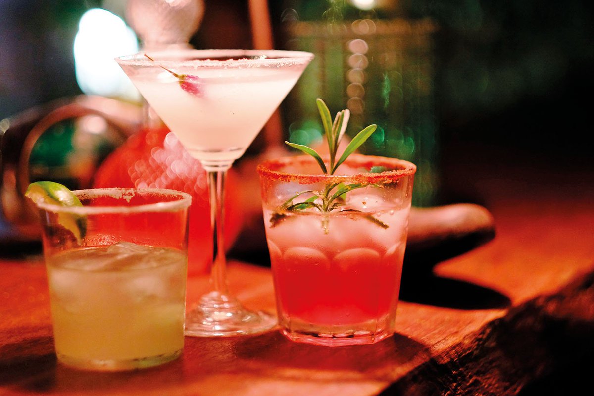 theguidebodrum's tweet photo. Looking for a cocktail bar, or a nightclub in #Bodrum? Here are the ones we like: https://t.co/MyNSZWjk3Z https://t.co/YJmmYdOqML