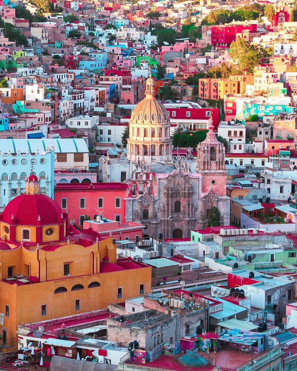 ask_local's tweet photo. Guanajuato #Mexico 🇲🇽
.
Looks really colourful and vibrant 
.

Some cities have a soul https://t.co/aQe0nr4RNv
