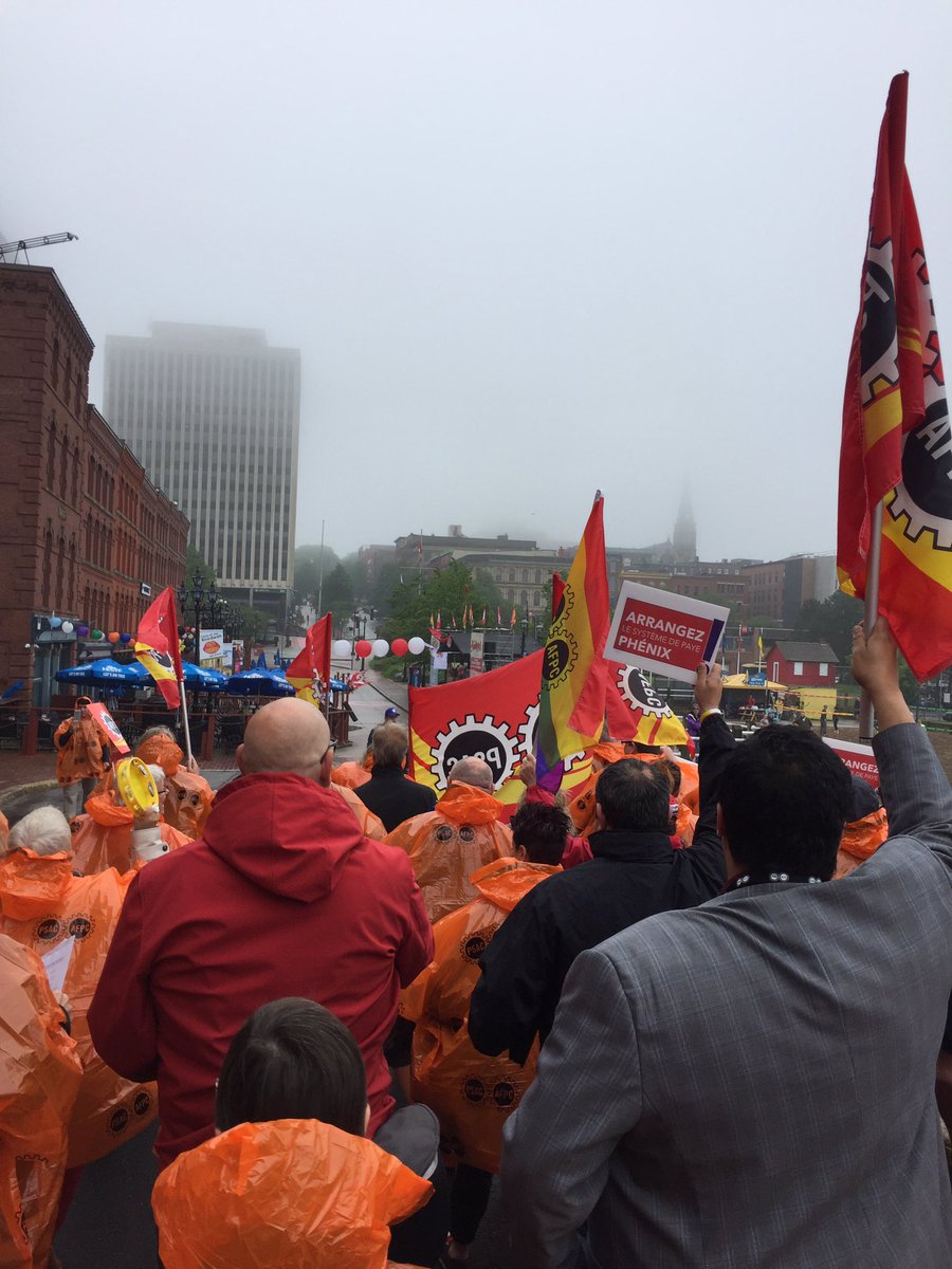 mossychic_87's tweet photo. @PSACAtlantic The Phoenix rally! #PSACAFPC2017 #fixphoenix #solidarity https://t.co/hpG8xjKBT2