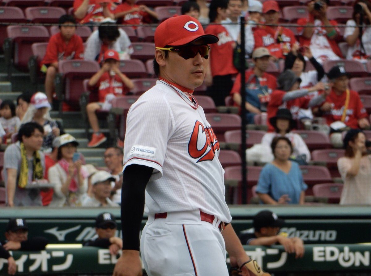 CARP__Picture's tweet photo. 丸 佳浩 ♯9

試合前からきっちりとウォーミングアップ！

流石千葉経済。

#丸佳浩
#carp https://t.co/3duQG8WW13
