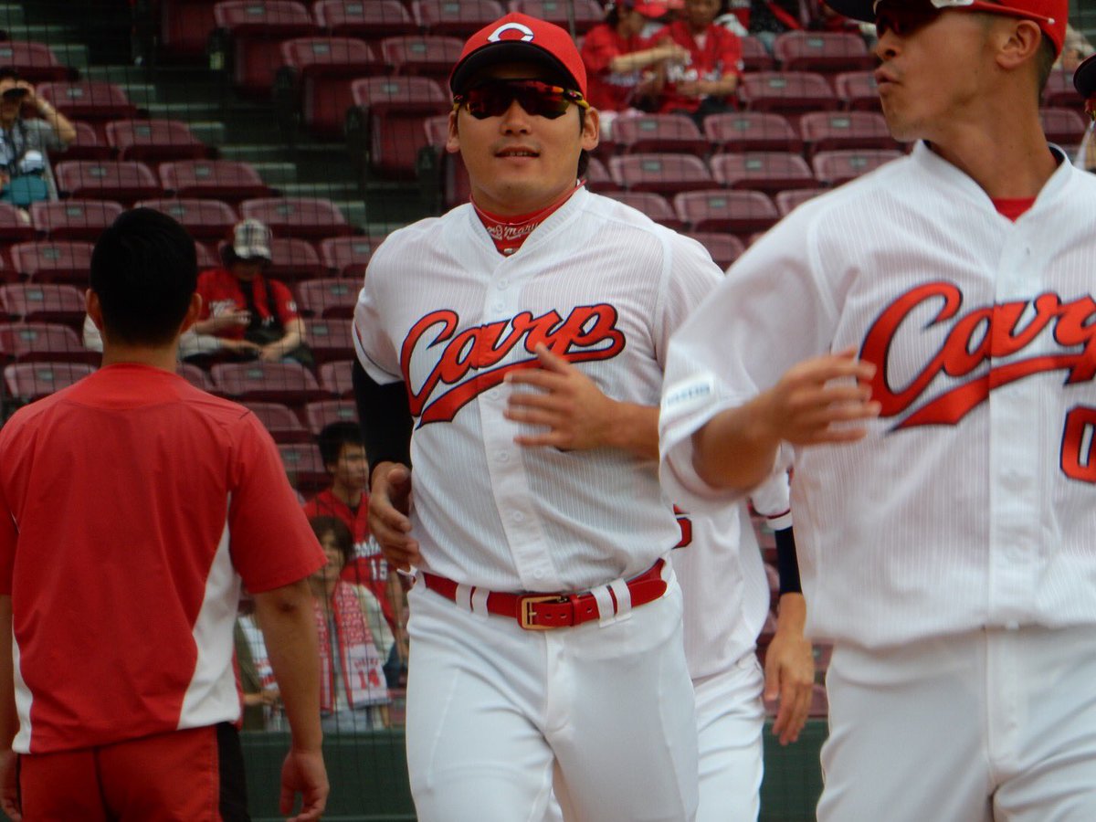 CARP__Picture's tweet photo. 丸 佳浩 ♯9

試合前からきっちりとウォーミングアップ！

流石千葉経済。

#丸佳浩
#carp https://t.co/3duQG8WW13