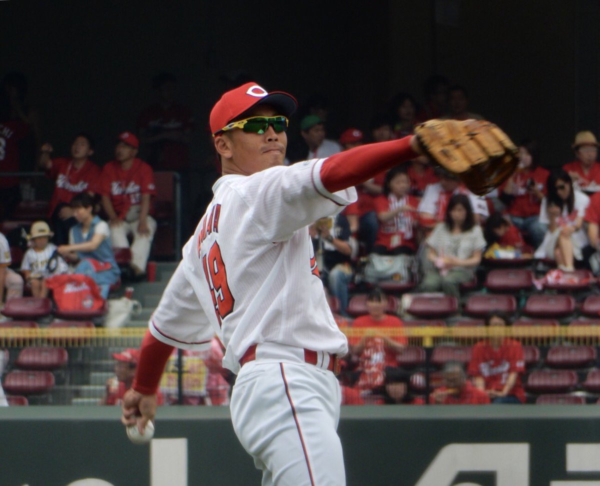 CARP__Picture's tweet photo. 天谷 宗一郎 ♯49

天谷といったらサングラスより
アイブラックでしょ！

#天谷宗一郎
#carp https://t.co/Z9lHMCJtUT