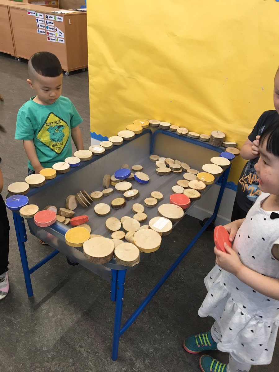 Elmvaleprimary's tweet photo. Using natural resources in the nursery to investigate #colour #size #shape and #creativeability with friends. https://t.co/amhyrwa9eC