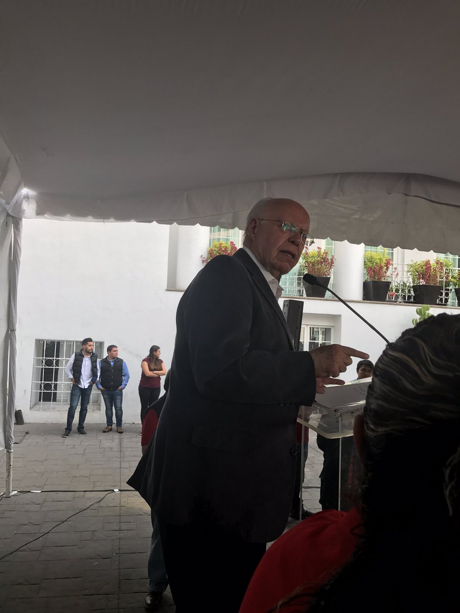 Fer_MercadoG's tweet photo. Un orgullo y gran distinción la presencia del Dr. Narro, @Mariana_Moguel @IBetanzosMTDF en la toma de protesta de @Dm_Guaida ! @EJR_CDMX https://t.co/4XRg32pobL
