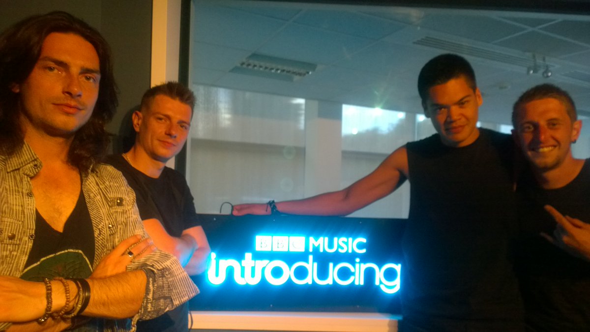 Tonight from 8pm #Studio2Session with <a href="/HollowstarBand/">Hollowstar</a> + <a href="/burythelight/">Bury The Light</a> join us for #GettingToKnowYou #BBCIntroducing

bbc.co.uk/radiocambridge…