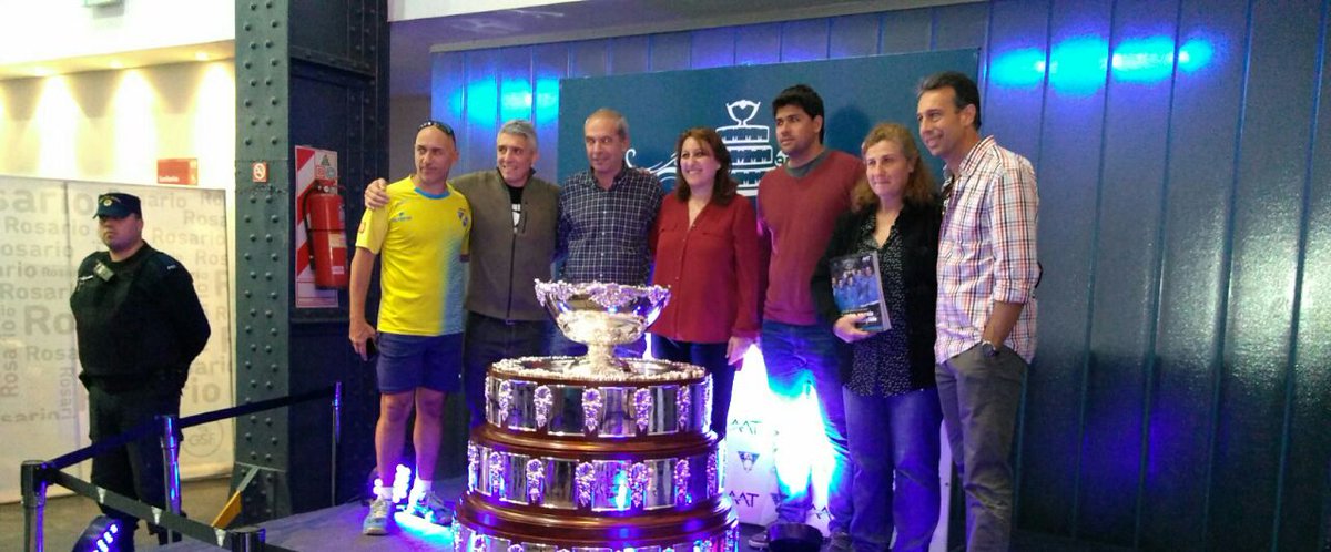 profesoradoaat's tweet photo. ¡Dirigentes y algunos de nuestros tutores en el marco del G1 y el Programa La Copa de Todos en Rosario, una de sedes del Profesorado! 🎾 https://t.co/UromQKXXYj