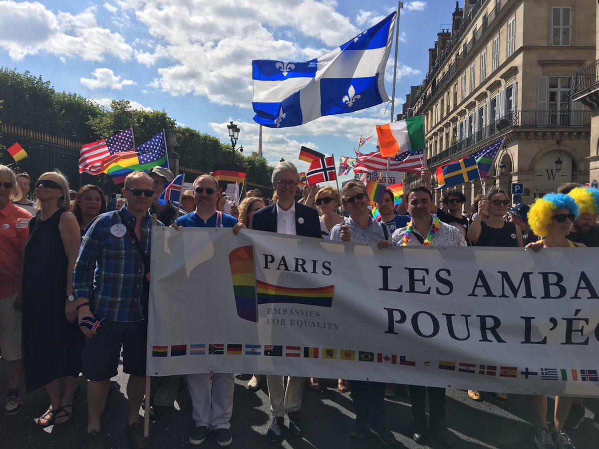 L'ambassade dans le carré diplomatique à la #MarchedesFiertés pour la 1ère fois aujourd'hui ! #ParisPride #ambassadespourlegalité #Norvège