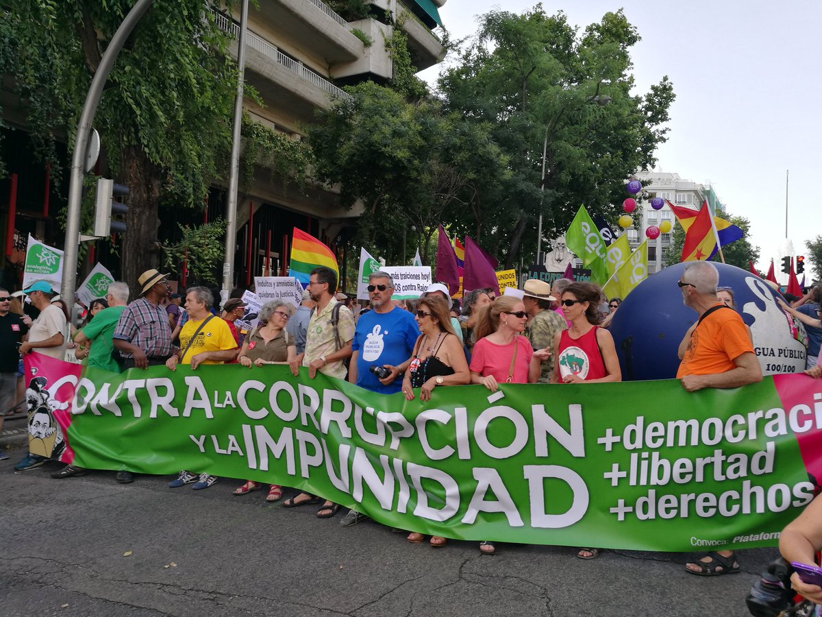 FrenteCivicoMad's tweet photo. Contra la corrupción la impunidad no podemos callar, nos están robando el futuro. #Sumate24J #MadridSinCorrupcion24J https://t.co/Ix9O0qcvW6 https://t.co/9kebJbnhub