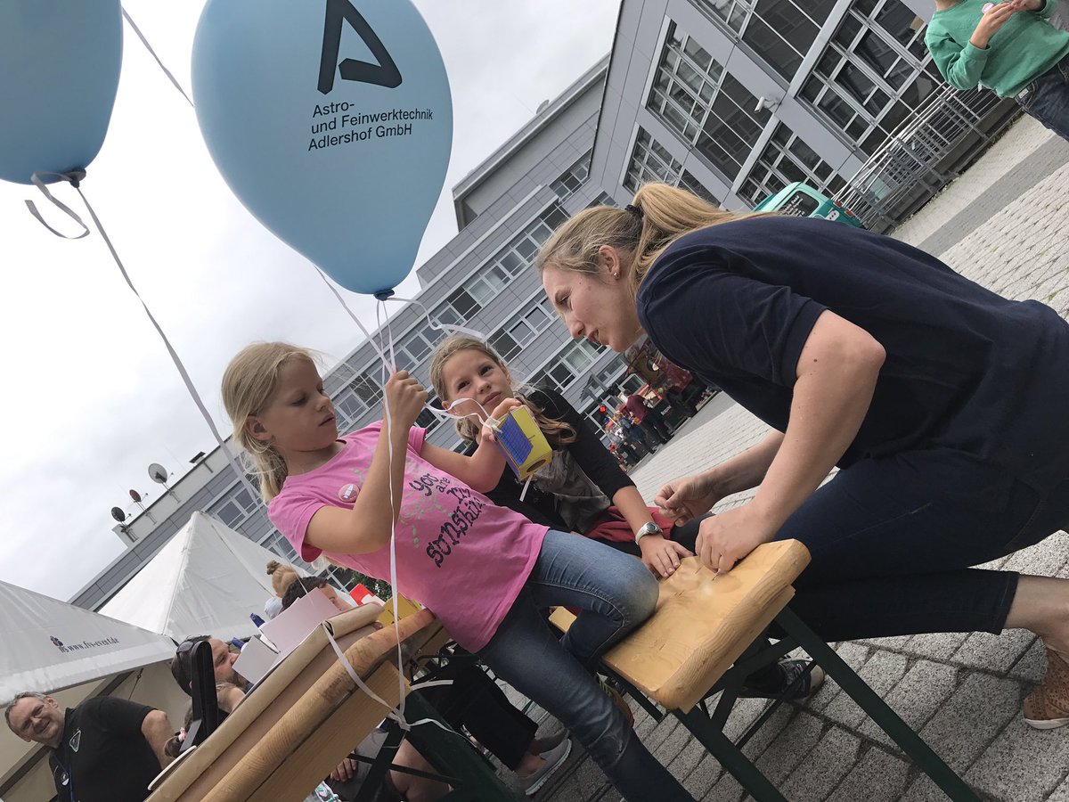 DLR_de's tweet image. FireBird entdeckt mit TET 1 und BIROS Feuer aus dem All. Baut bei @Kluegstenacht Euren eigenen Satelliten #Lndw17 dlr.de/firebird/