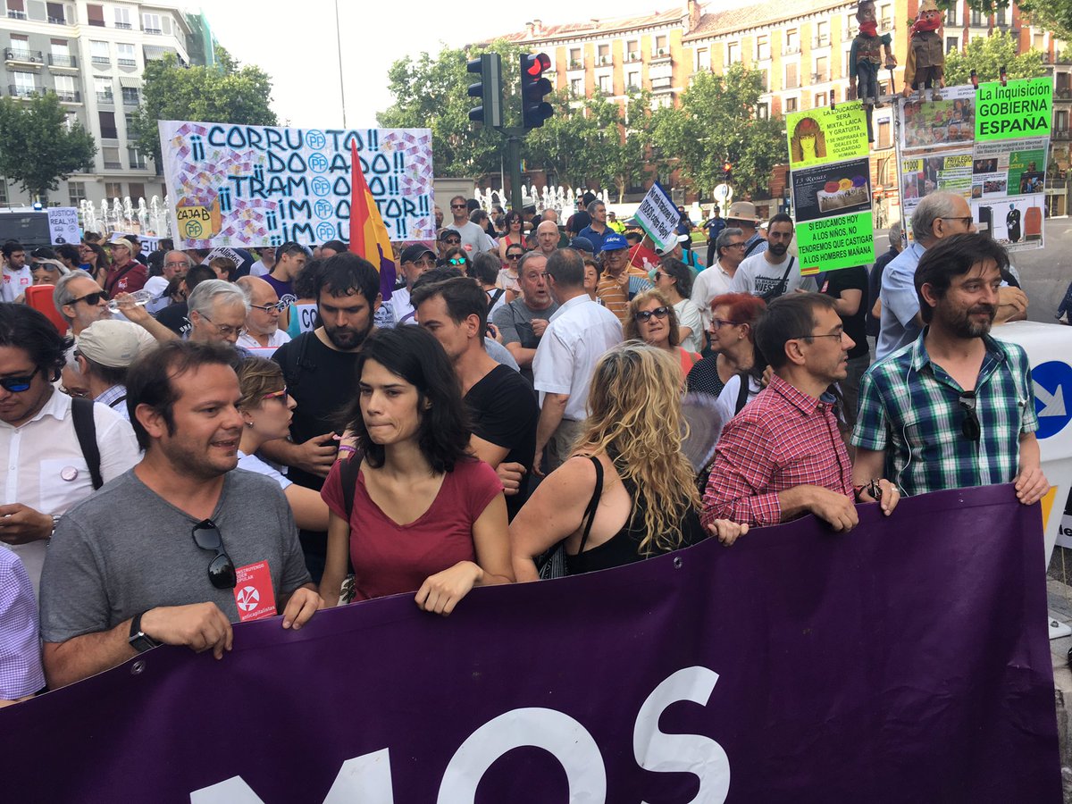 En la manifestación #24JMadridSinCorrupcion diciendo alto y claro que podemos construir un país sin corrupción, solidario y eficiente.