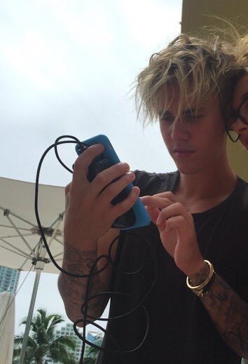 pickmekidrauhl's tweet photo. we did not appreciate this hair enough https://t.co/X1ygbKCnri