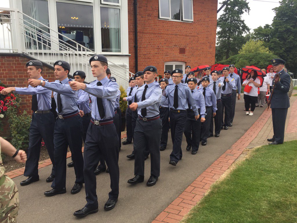 Armed Forces Day at #Lingfield Racecourse - 450 &amp; 285 Sqn