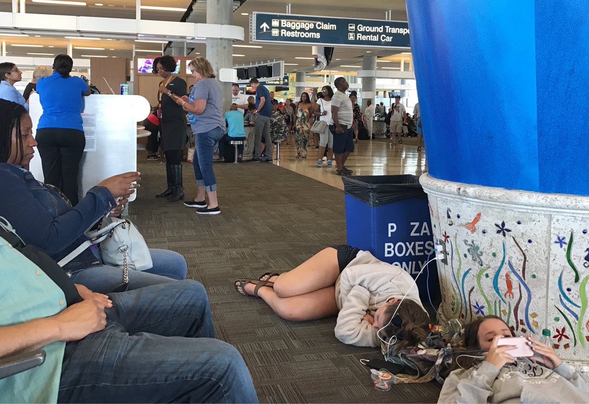MclLaprade's tweet photo. FtLauderdale airport terminal 1 needs more seats, more food kiosks. Yikes https://t.co/QiqYBQGFjm