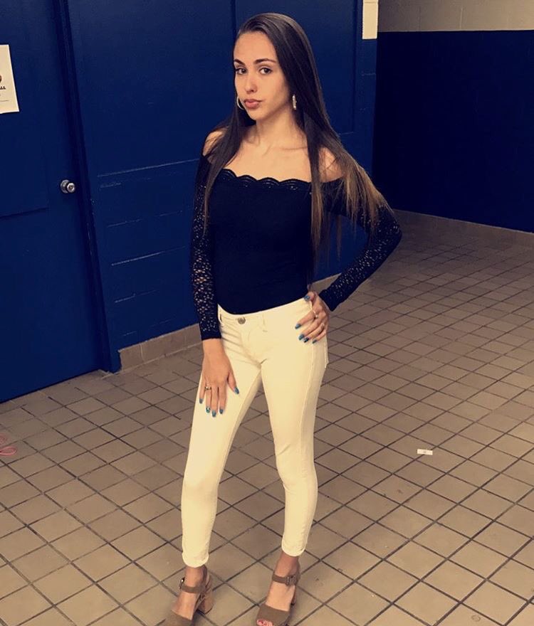 SheBeautiful16's tweet photo. #UNCGGirls21 💙💛 https://t.co/b77VGy534O