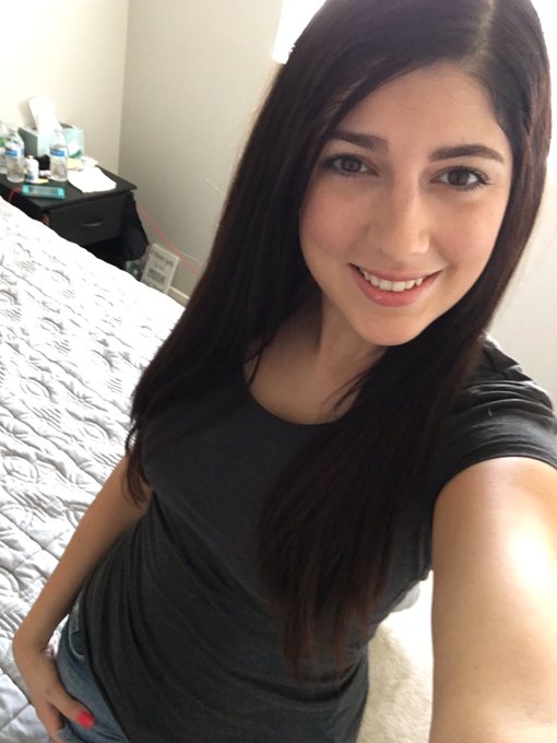 Here's a selfie since I rarely post them 😘 https://t.co/augkj9ov3P