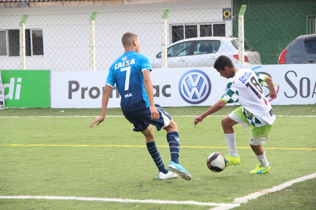 ClubeBarroso's tweet photo. Fim de jogo no sub-15. O placar não mudou no segundo tempo e o Barroso acabou derrotado por 3 a 1 pelo Avaí no estádio Camilo Mussi. https://t.co/M3E9Z70Ks0