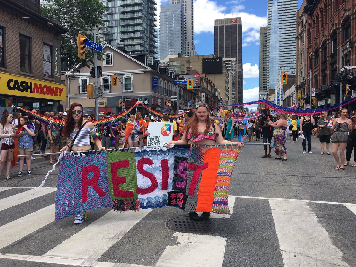 Pica_A's tweet photo. Dyke March Toronto #Resist #DMTO #knittherainbow https://t.co/WQsBXC9XCR