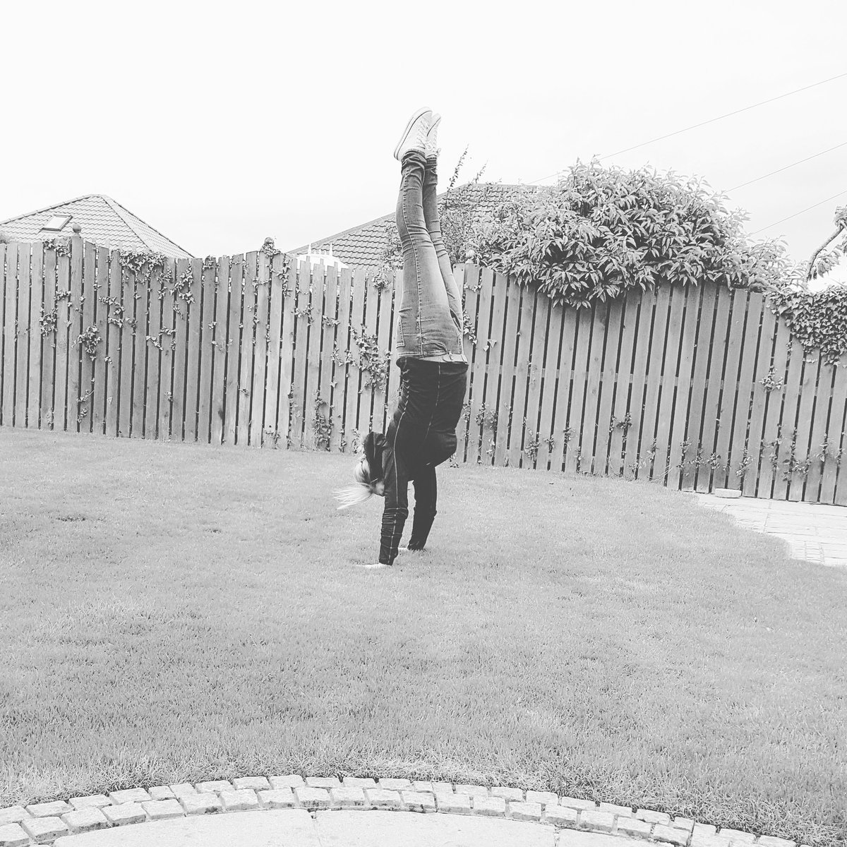 WeeSooz's tweet photo. It's #HandstandDay π Been practicing hard so couldn't resist having a wee photo #gymnastics @NileMW #BodyBible #handstandmastery ππππ https://t.co/3MLCInhrxA