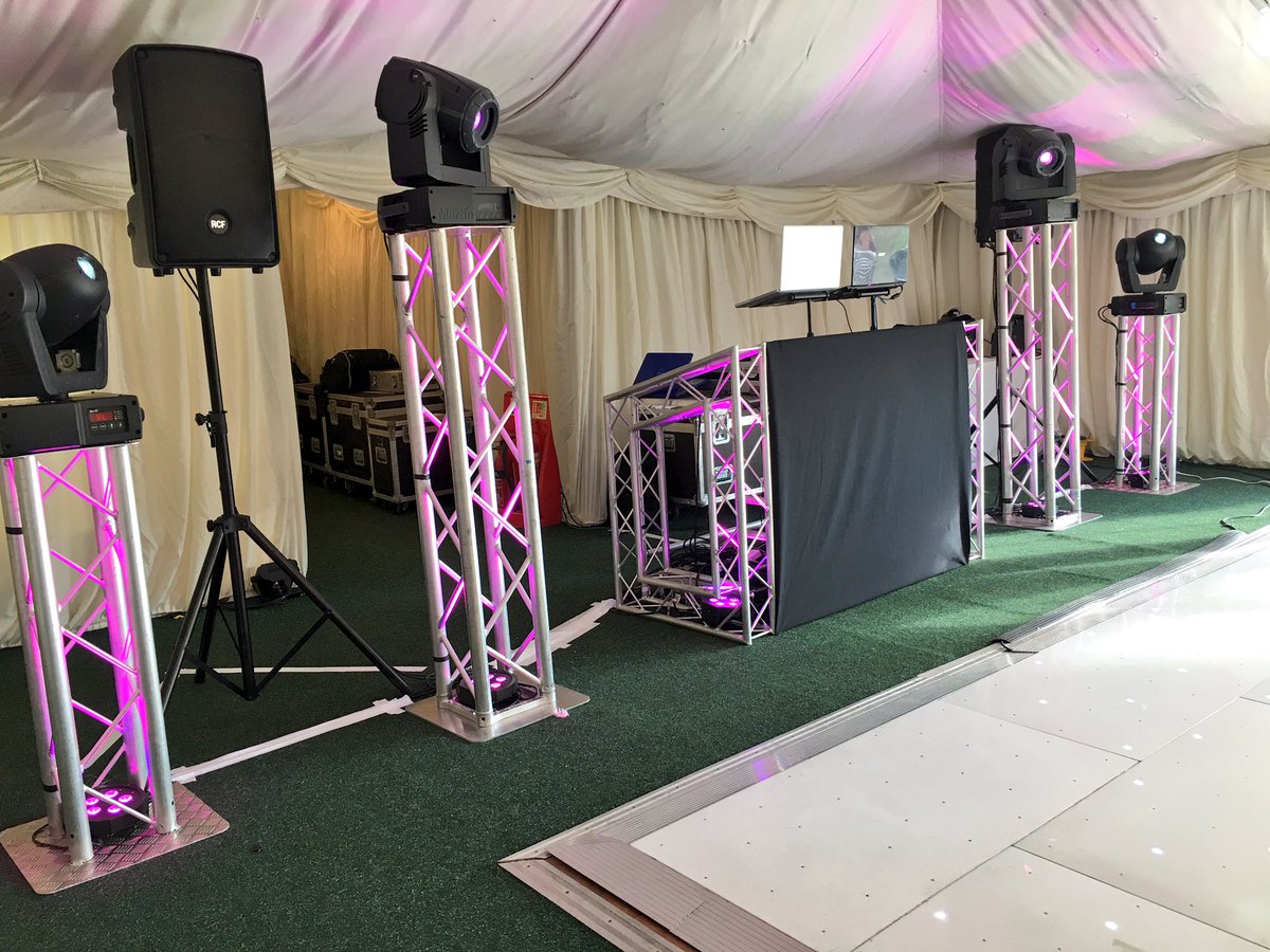 instaevents2016's tweet photo. Set up and ready to get the party started for Mr &amp; Mrs Hill on their Wedding day! 🎉🎉🎉🎉 #DJ #Party #Wedding https://t.co/ko9WkIOFBp