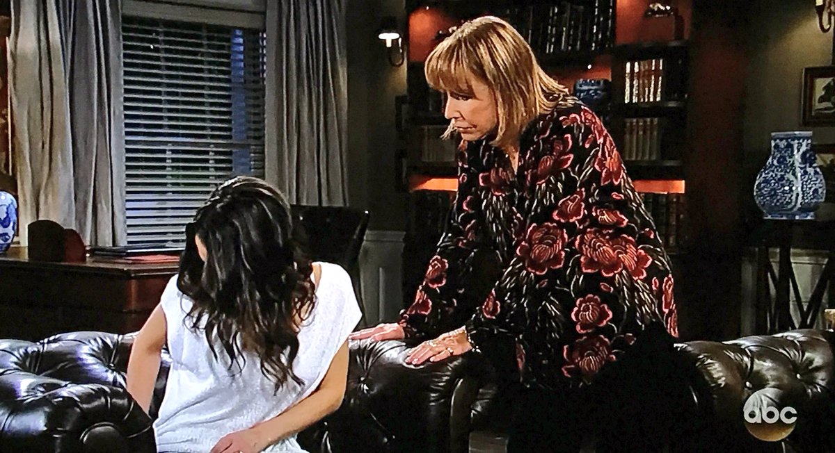 proudnanaKathy's tweet photo. Sam: no I um, I just think that I um
Sam's phone rings lol saved by the bell. Kelly is f*g KILLING this. 💯❤️😭 #JaSam #SamFF #Samica #GH https://t.co/GVJ01Psync