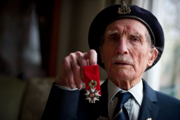 It takes 3.2 sec to RT and help find blind veteran Alfred Barlow, 95 war medals took of him at Norton canes service m6 on the 8/6 help