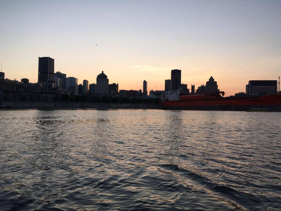 Prêts pour la balade du coucher du soleil à 20h. Ready for the sunset tour at 8pm.