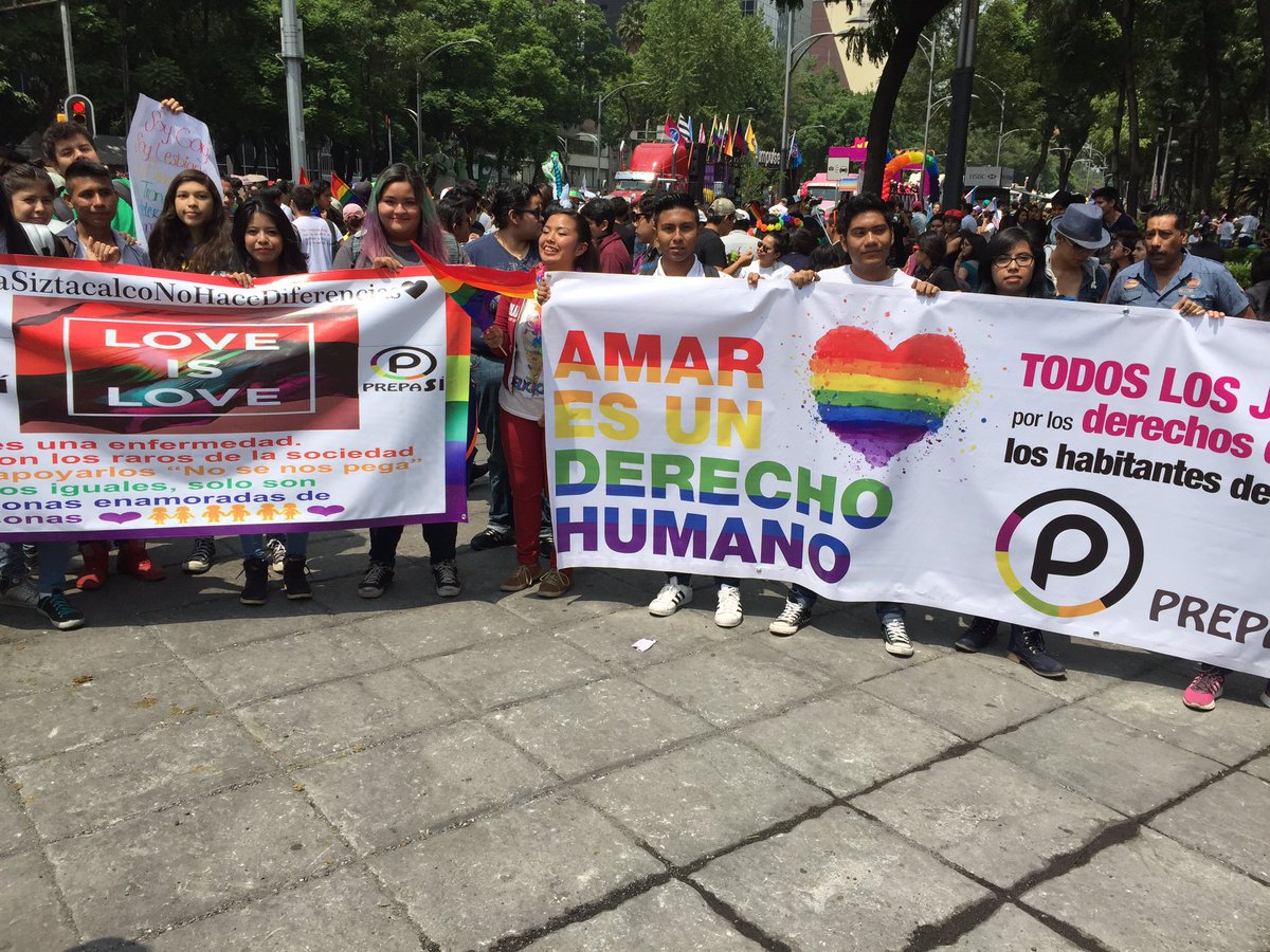 EloyRodrguez6's tweet photo. #PrepaSiIztacalcoNoHaceDiferencias en la marcha #Orgullo2017 #LoveIsLove  
@KarenQuirogaA https://t.co/cZ7b5s62GQ
