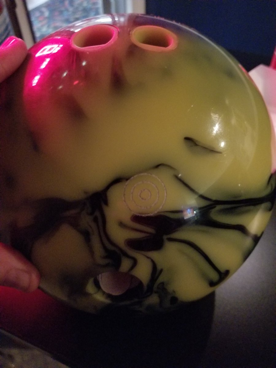 PBAWolfe's tweet photo. Arsenal for today...
#hammerbowling #ultimateinserts #maximpower https://t.co/ysWrLtTSWm