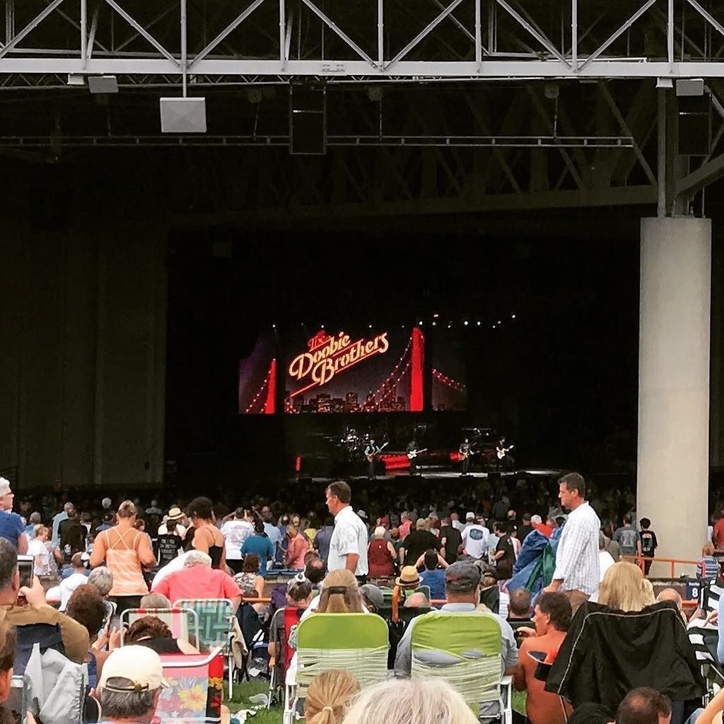 cjriddick's tweet photo. Just some brothers singing about Jesus. #travel  #music #livenation #doobiebrothers #chicago https://t.co/5cn2KiwUeX https://t.co/ka3m5VOPXY