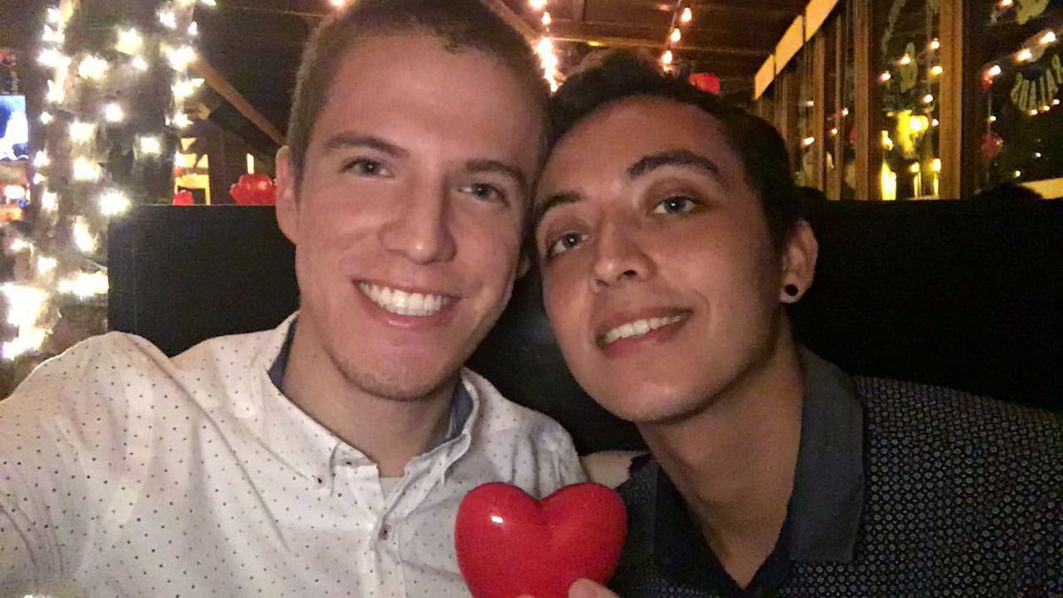 borisniconoff's tweet photo. #MeSientoOrgullosoDe nosotros mismos por ser quienes somos y atrevernos a amar, superando cualquier obstáculo. ♥️🏳‍🌈 @Aeromexico @diego3895 https://t.co/E0zWtrMKNK