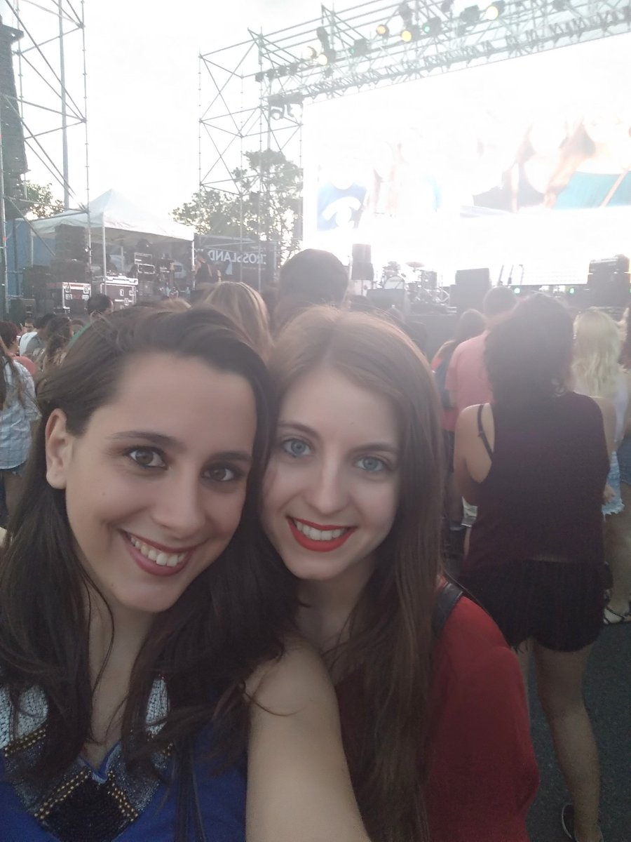 raquelesg's tweet photo. #carrefest2017 genial!!!,🐵🐵🐵 https://t.co/R5yNBIA2pt