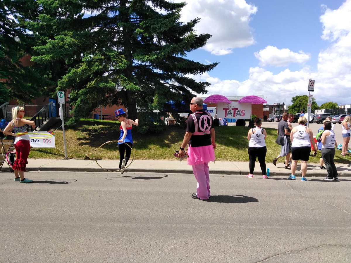 Final pit stop of 25km walk...only 5km to go <a href="/OneWalkAB/">OneWalkAlberta</a> thru the streets of #Calgary
