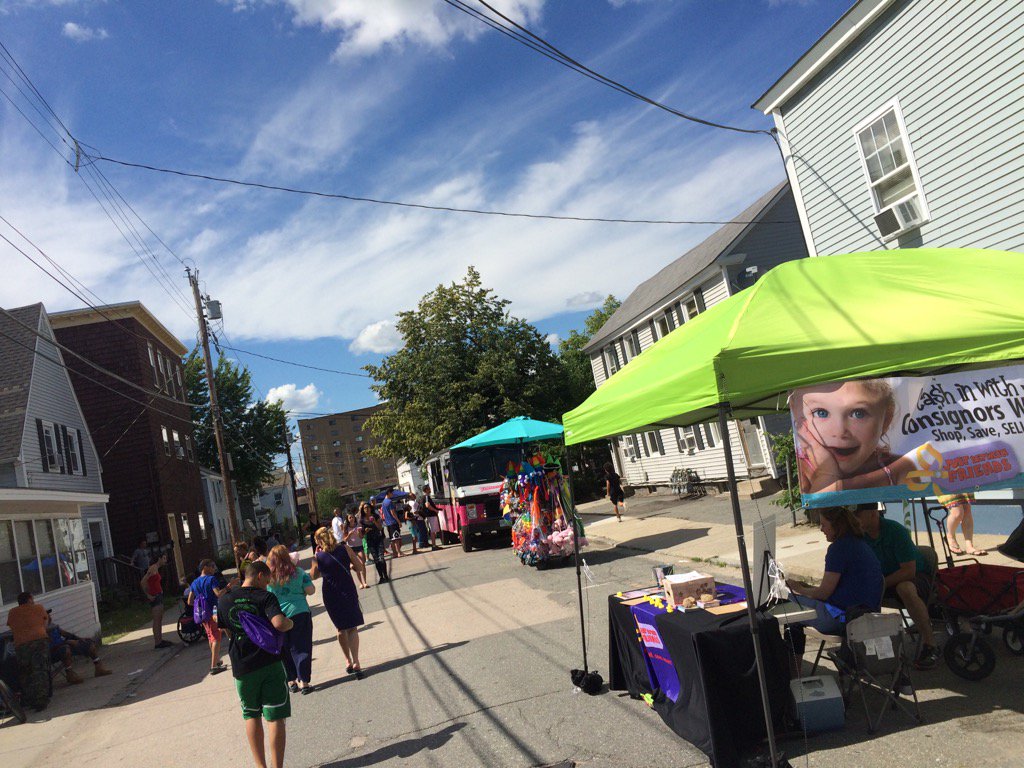 RobertTourigny's tweet photo. #TSBP17 #TreeStreets #Nashua #BlockParty #NeighborFest 2.0 #NWW2017 https://t.co/Kx2e5KRzLJ