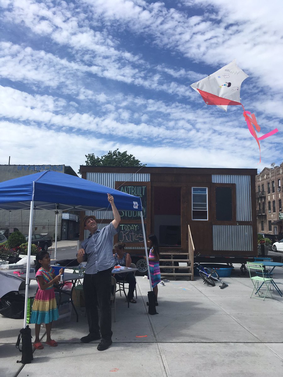artbuiltnyc's tweet photo. Council member @bradlander of the @NYCCouncil stopped by our #kite #workshop to help fly some kites! Big thanks to all our co-sponsors!! https://t.co/YzBTlrlVvY