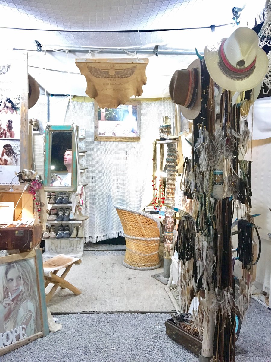 eileenschuch's tweet photo. Las Dalias de Ibiza Night Market ๐ช #Ibiza #HippieMarket #Fashion #handcrafted #beagain #ibizaretreat https://t.co/Lg81ssTmkV