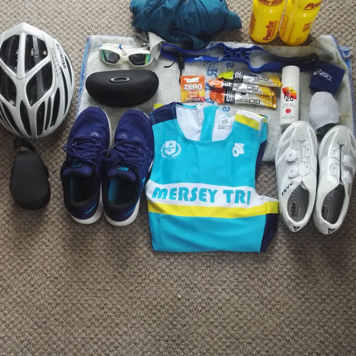 tenchy66's tweet photo. All set for tomorrow #llandudnoseatriathlon 🏊🏻🚴🏃 @Mersey_Tri @GreatTriathlons https://t.co/NryRnlegIH