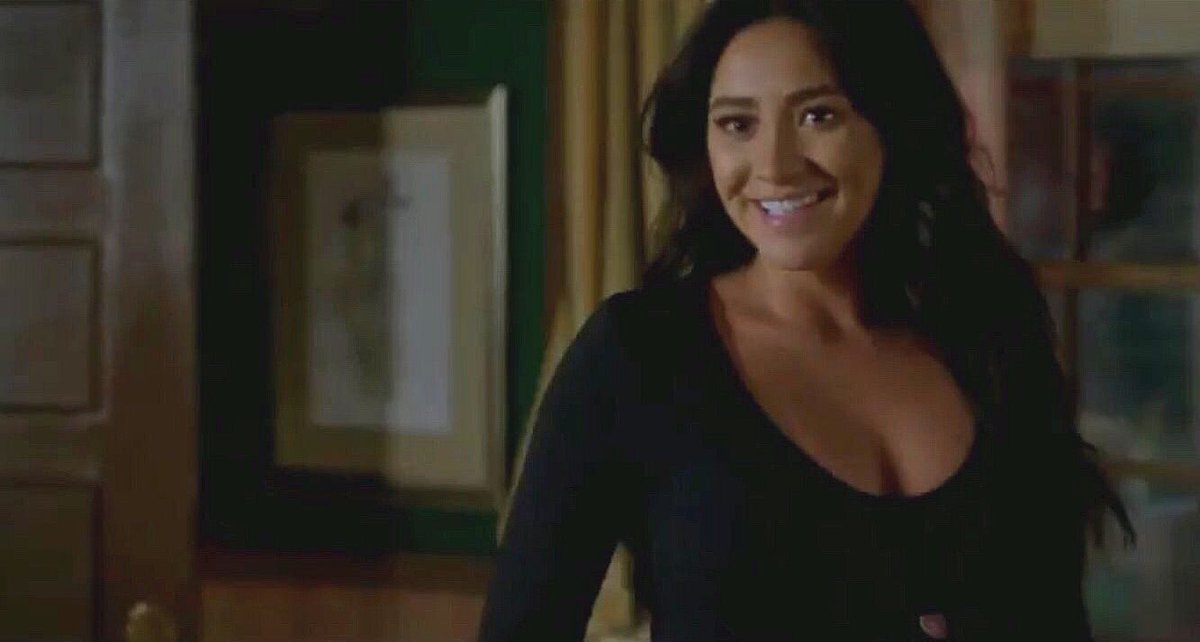prettyliarsclue's tweet image. Emily is so hAppy 😁 &amp;amp; we are so glad #PLLFamily rejoice @shaymitch @imarleneking @PLLTVSeries #PLLGameOver