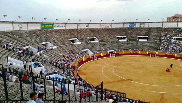 giraldilloconG's tweet photo. Fotografías de la plaza de Badajoz hoy,qué exitazo!!! Y pretendía la @FITauromaquia tomar por tontos a los pacenses.
Pena del 50 aniversario https://t.co/o2fuFnsBsP
